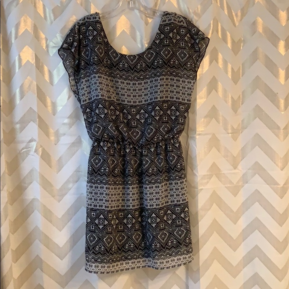 Cute dress. Worn once. Very good condition!